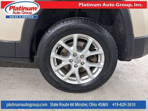 Used 2015 Jeep Cherokee Latitude w/ Comfort/Convenience Group AWD/4WD image 49