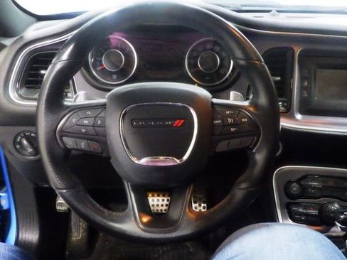 Used 2015 Dodge Challenger R/T RWD image 9