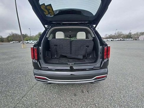 Used 2023 Kia Sorento SX Prestige image 10