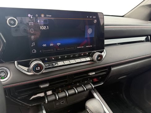 Used 2023 Chevrolet Colorado Z71 w/ Z71 Convenience Package 2 image 12