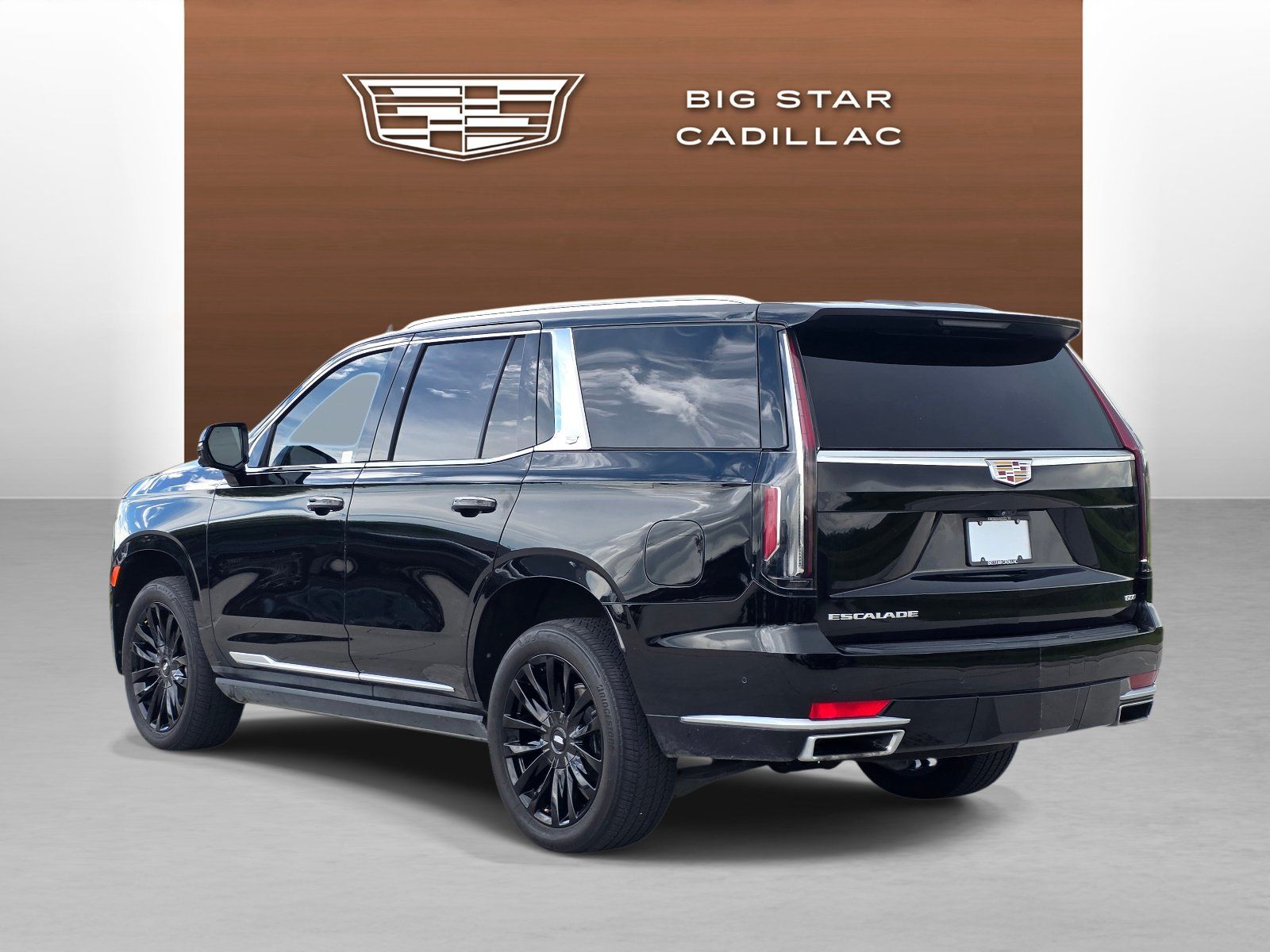 Used 2024 Cadillac Escalade Premium Luxury w/ Performance Package AWD/4WD image 3
