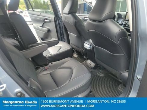 Used 2023 Toyota Highlander XLE FWD image 30