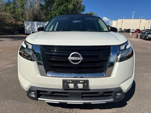 Used 2023 Nissan Pathfinder Platinum w/ Lighting Package (N93) FWD image 8