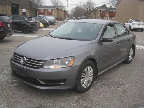 Used 2015 Volkswagen Passat 1.8T S image 1