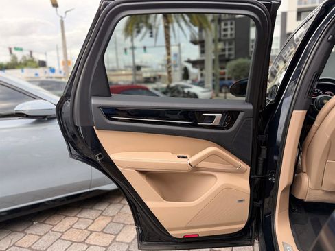 Used 2020 Porsche Cayenne image 48