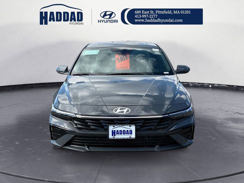 New 2025 Hyundai Elantra Limited w/ Cargo Package image 9