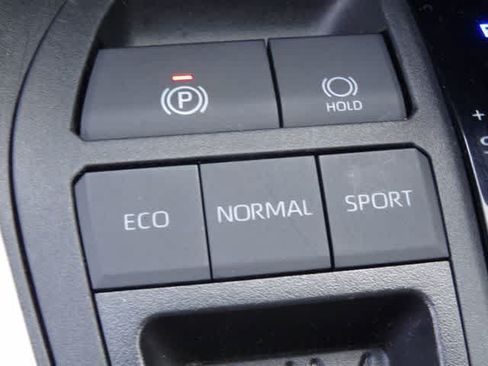 Used 2024 Toyota RAV4 XLE FWD image 25