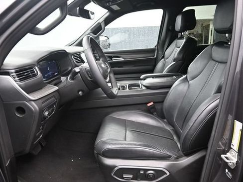Used 2024 Jeep Wagoneer Series II AWD/4WD image 14