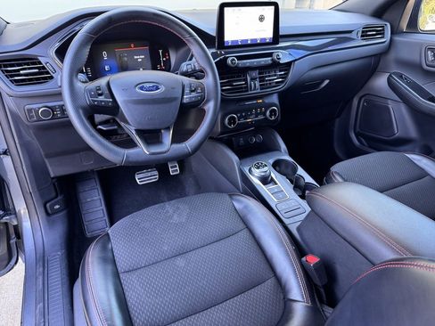 Used 2024 Ford Escape ST-Line image 2
