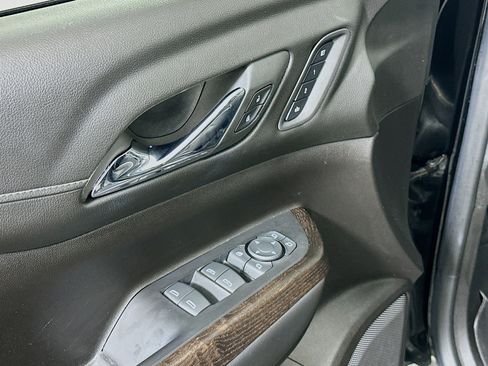 Used 2023 GMC Acadia Denali w/ Denali Ultimate Package FWD image 15