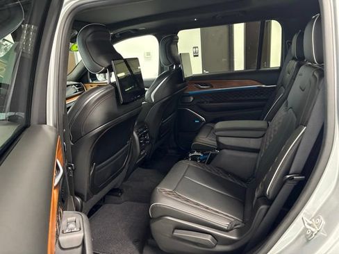 Used 2025 Jeep Grand Cherokee L Summit AWD/4WD image 23