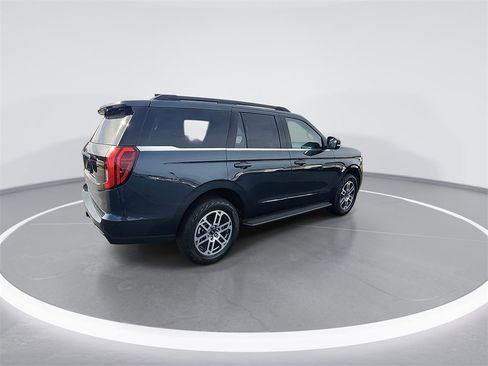 New 2025 Ford Expedition Active image 8