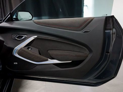 Used 2021 Chevrolet Camaro ZL1 image 40