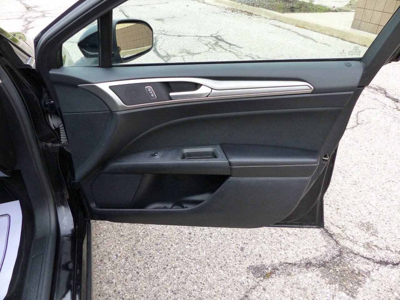 Used 2020 Ford Fusion SE FWD image 51