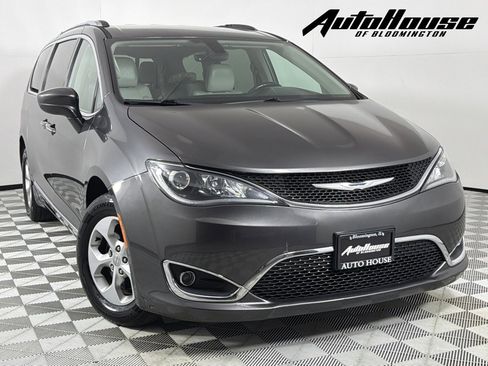 Used 2017 Chrysler Pacifica Touring-L Plus image 1