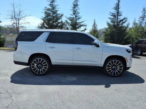 Certified 2025 Chevrolet Tahoe High Country AWD/4WD image 4