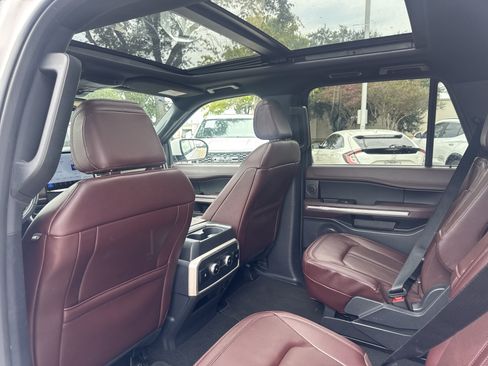 Used 2024 Ford Expedition Limited RWD image 9