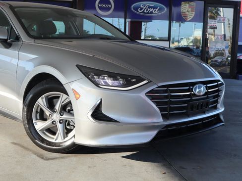 Used 2021 Hyundai Sonata SE image 2
