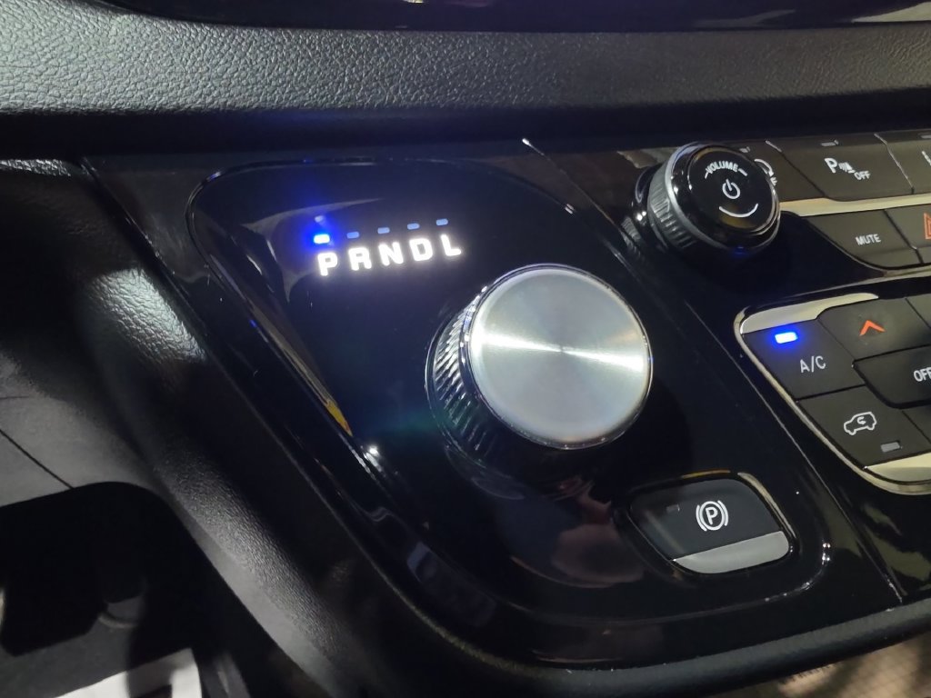 Used 2025 Chrysler Pacifica Select FWD image 20