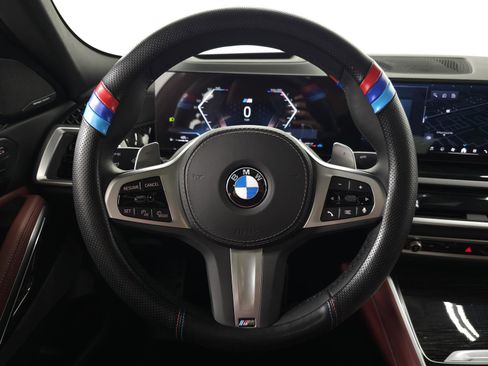 Used 2025 BMW X6 xDrive40i w/ Climate Comfort Package image 21