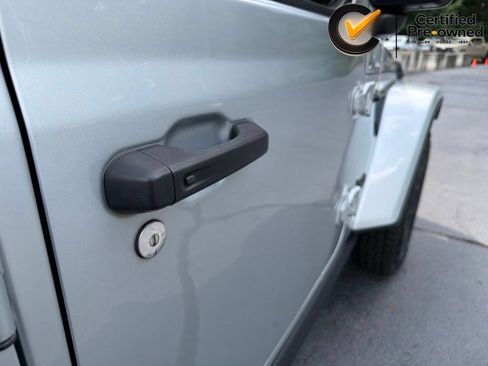 Certified 2023 Jeep Gladiator Sport AWD/4WD image 31