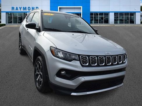 Used 2025 Jeep Compass Limited AWD/4WD image 10