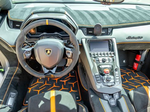 Used 2021 Lamborghini Aventador SVJ AWD/4WD image 28
