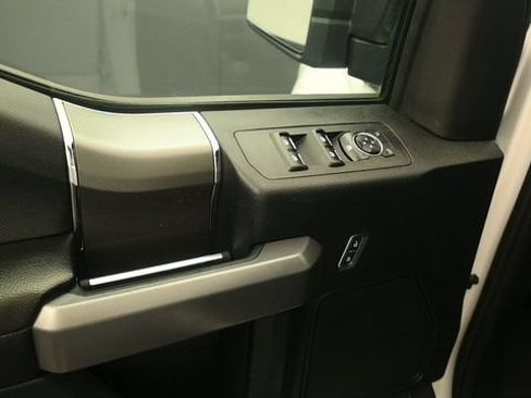Used 2017 Ford F150 XLT w/ Equipment Group 302A Luxury AWD/4WD image 14