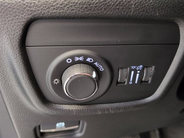 Used 2023 Jeep Grand Cherokee Altitude AWD/4WD image 16