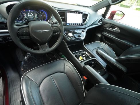 Used 2022 Chrysler Pacifica Limited w/ S Appearance Package FWD image 22