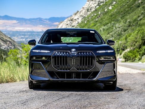 New 2025 BMW 760i xDrive w/ Executive Package image 9