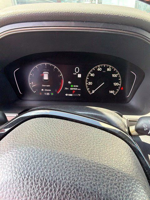 Used 2025 Honda Pilot TrailSport image 6