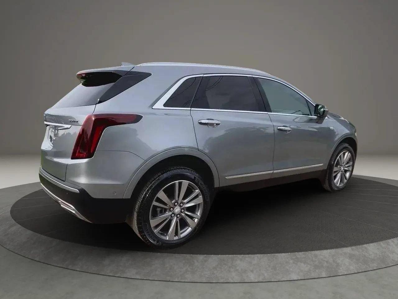 Used 2024 Cadillac XT5 Premium Luxury w/ Technology Package AWD/4WD image 4