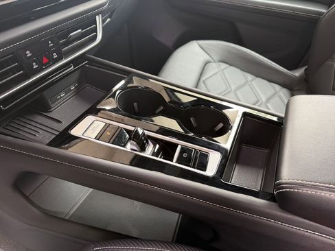 Used 2025 Volkswagen Atlas Cross Sport SE image 37