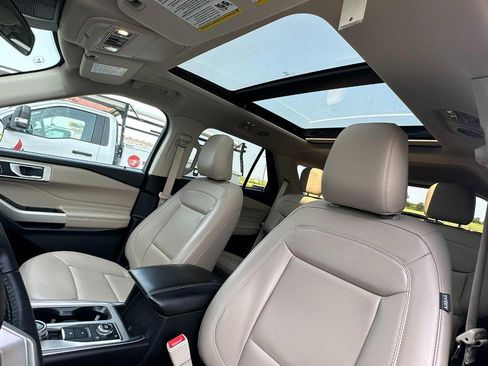 Used 2023 Ford Explorer XLT w/ Equipment Group 202A AWD/4WD image 8