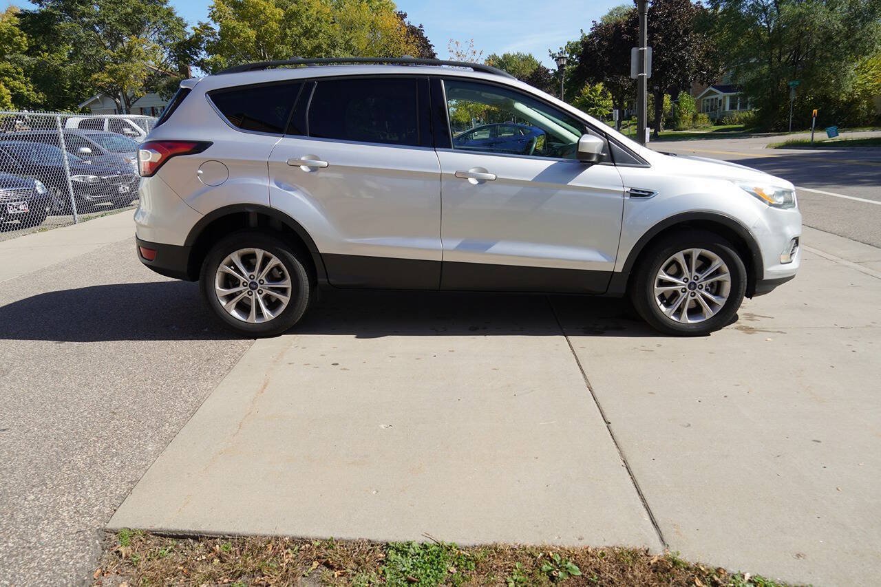 Used 2017 Ford Escape SE w/ Equipment Group 201A AWD/4WD image 5