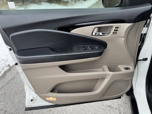 Used 2017 Honda Pilot Touring image 8
