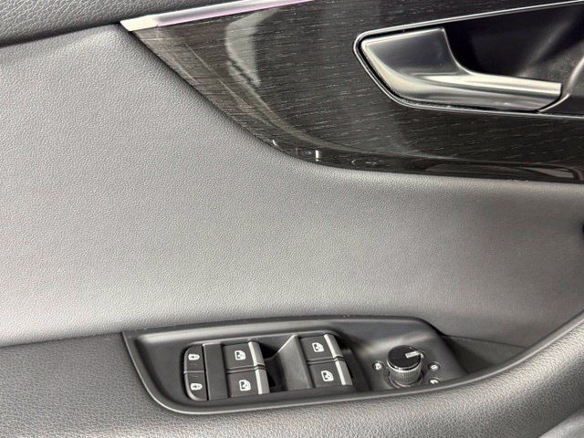 Used 2019 Audi Q8 Premium Plus w/ Premium Plus AWD/4WD image 15