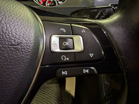 Used 2017 Volkswagen Golf Alltrack S image 11