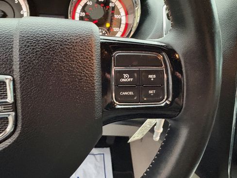 Used 2017 Dodge Grand Caravan SXT image 32