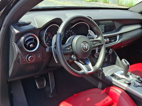 Used 2023 Alfa Romeo Stelvio Veloce AWD/4WD image 25