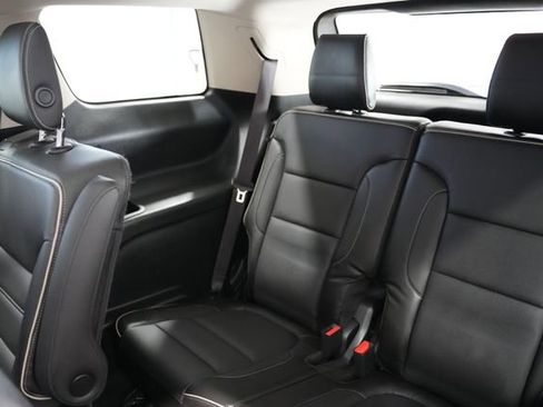 Used 2018 GMC Acadia Denali image 16