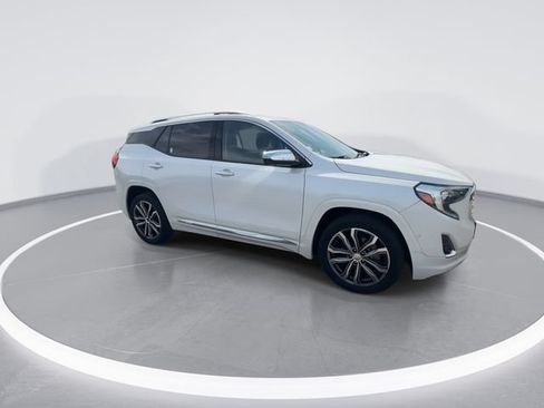 Used 2020 GMC Terrain Denali w/ Denali Premium Package AWD/4WD image 2