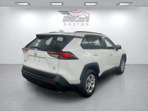 Used 2021 Toyota RAV4 LE AWD/4WD image 4