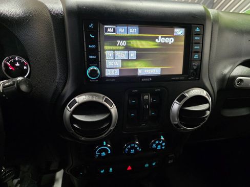 Used 2012 Jeep Wrangler Unlimited Rubicon w/ Dual Top Group AWD/4WD image 23