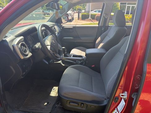 Used 2022 Toyota Tacoma SR5 RWD image 10