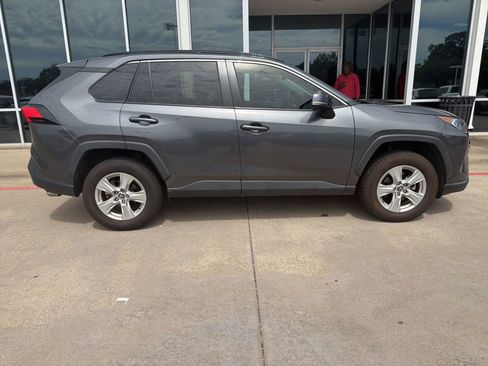 Used 2021 Toyota RAV4 XLE FWD image 5