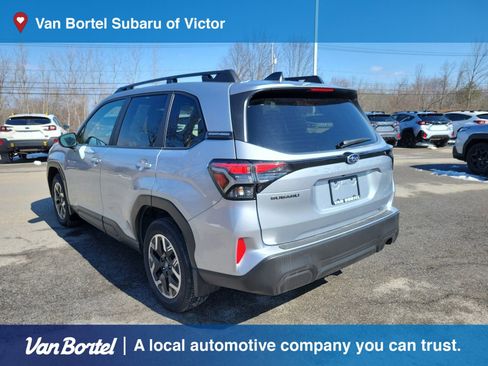 Used 2025 Subaru Forester Premium AWD/4WD image 3