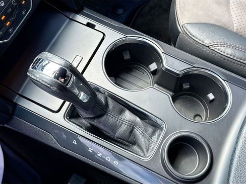 Used 2017 Ford Explorer XLT w/ Equipment Group 202A image 27