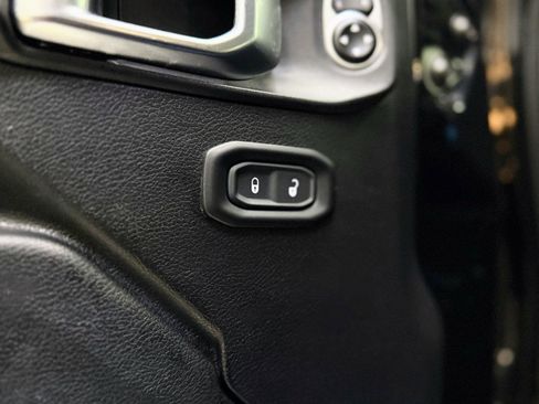 Used 2020 Jeep Wrangler Sport image 13